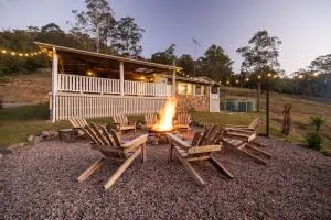 Bellbird Rise Off-Grid Cottage - Booloumba