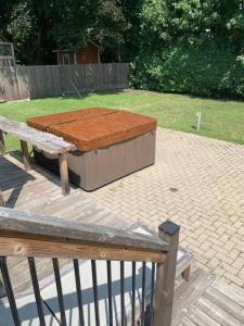 Appartment with Hot Tub and Backyard and Free Parking
