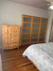 Appartment with Hot Tub and Backyard and Free Parking
