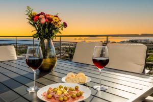 Cabo PH Stunning Rooftop with Jacuzzi