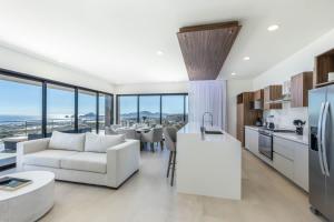 Cabo PH Stunning Rooftop with Jacuzzi