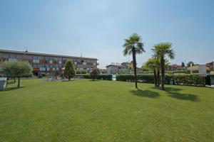 Two-Bedroom Apartment with Pool View E4 room in Benacus 2