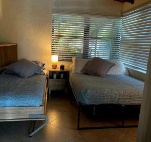 Heated Pool Private Duplex House, BBQ, Parking, WiFi