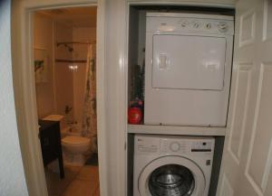 Coronado 101 next to beach access, Pool