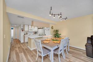 Beautiful Royal Palm Bay Condo near Disney