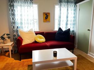 Stylish 1-BDRM Prime Location, Unit 2