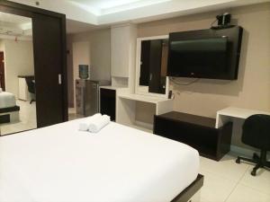 Luxurious Studio at Mataram City Apartment By Travelio