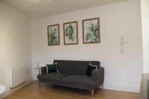 Colchester town and castle modern flat with kitchen & private parking