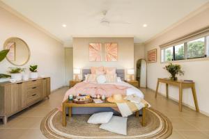 Private Luxury Haven with SUV Hire, Pool, Near Marina