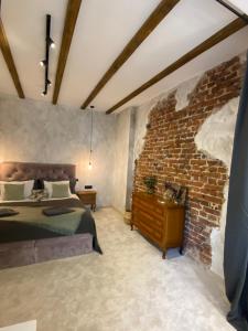 Courthouse Apartments Slavi