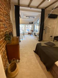 Courthouse Apartments Slavi