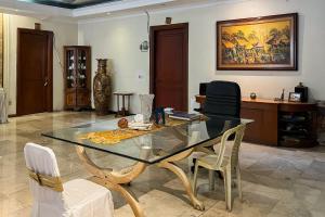 Urbanview de Dharmawangsa Suite Hotel