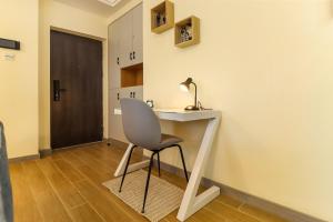 Executive newly furnished two bedroom apartment with heated swimming pool fully equipped gym and relaxing rooftop with an amazing scenic city views