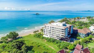 Escape Condominiums Beachfront Suites - Mae Phim