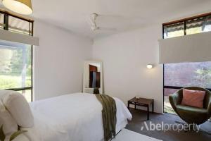 Hillside Retreat- Your Tranquil Home Away