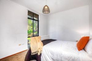 Hillside Retreat- Your Tranquil Home Away