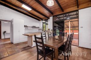 Hillside Retreat- Your Tranquil Home Away