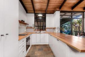 Hillside Retreat- Your Tranquil Home Away