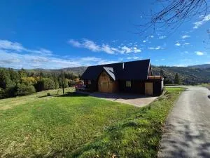 Bacmańska Chata z pięknym widokiem przy szlaku jacuzzi Beskidy - Mutne