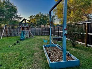 2 master Suite apartment 20 min to the beach