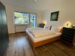Ferienwohnung mit Terrasse und Garten mit Blick auf das Karwendelgebirge
