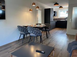 Ferienwohnung mit Terrasse und Garten mit Blick auf das Karwendelgebirge