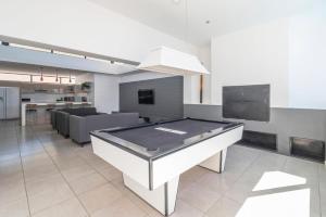 Metropole Shared Space With Private Room