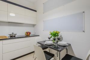 Lumina stylish apart with parking in City Center