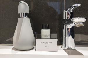 Modern Studio at 220onLoop City Views Comfort