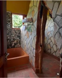 warujojo safari lodge - Busonga