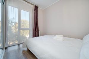 Pogonowskiego 2-Bedroom Apartment by BookingHost