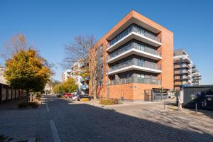 Pogonowskiego 2-Bedroom Apartment by BookingHost