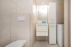 Pogonowskiego 2-Bedroom Apartment by BookingHost