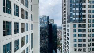 Stunning and Strategic 2BR Apartment at Casa Grande Residence By Travelio