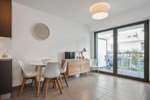 LE BAY SIDE plein cœur de Juan les Pins en bord de mer, pour familles ou petits groupes