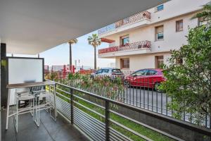 LE BAY SIDE plein cœur de Juan les Pins en bord de mer, pour familles ou petits groupes