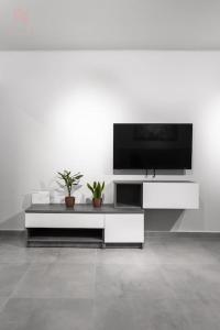 Consul, Nilie Hospitality MGMT