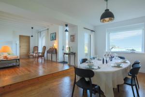 Maison Chevoir pieds dans leau