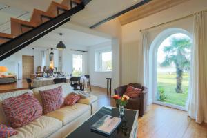 Maison Chevoir pieds dans leau