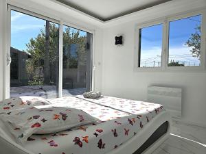 Maisons de vacances Maison Sapiac - 4pers - 2 chambres - 3 lits - Clim reversible - Terrasse ombragee et grand jardin - Piscine saison estivale : photos des chambres