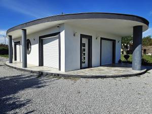 Maisons de vacances Maison Sapiac - 4pers - 2 chambres - 3 lits - Clim reversible - Terrasse ombragee et grand jardin - Piscine saison estivale : photos des chambres
