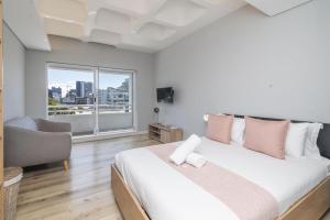 Modern Studio at 220onLoop City Views Comfort