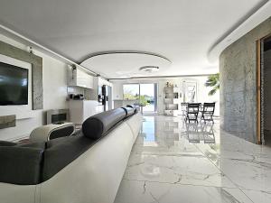 Maisons de vacances Maison Sapiac - 4pers - 2 chambres - 3 lits - Clim reversible - Terrasse ombragee et grand jardin - Piscine saison estivale : photos des chambres
