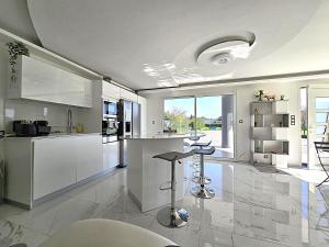 Maisons de vacances Maison Sapiac - 4pers - 2 chambres - 3 lits - Clim reversible - Terrasse ombragee et grand jardin - Piscine saison estivale : photos des chambres