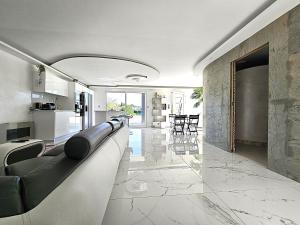 Maisons de vacances Maison Sapiac - 4pers - 2 chambres - 3 lits - Clim reversible - Terrasse ombragee et grand jardin - Piscine saison estivale : photos des chambres