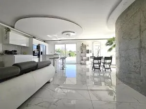 Maison Sapiac - 4pers - 2 chambres - 3 lits - Clim réversible - Terrasse ombragée et grand jardin - Piscine saison estivale - 布雷索勒