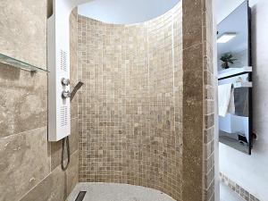 Maisons de vacances Maison Sapiac - 4pers - 2 chambres - 3 lits - Clim reversible - Terrasse ombragee et grand jardin - Piscine saison estivale : Maison 2 Chambres