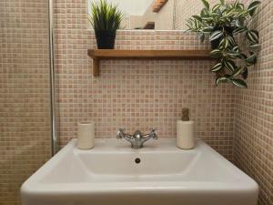 Lónyay Riverside Apt AC Comfort by the Danube