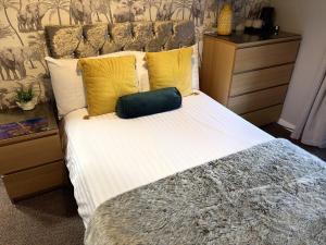 Twin Room with Shower room in The Blackhorse Hotel