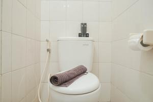 Compact and Strategic Studio Room Signature Park Grande Apartment By Travelio